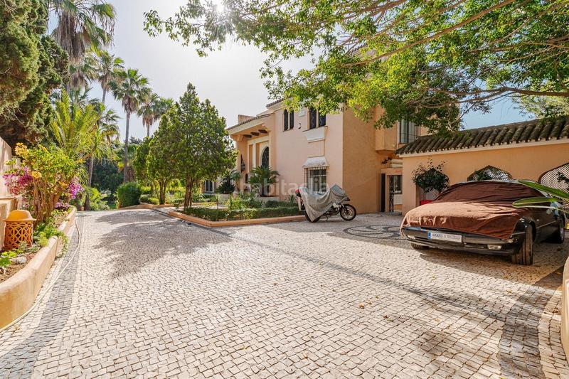 Foto 75ef1700-bdb8-4e7a-b6a5-c3f005309073. Chalet with parking pool in El Velerín Estepona