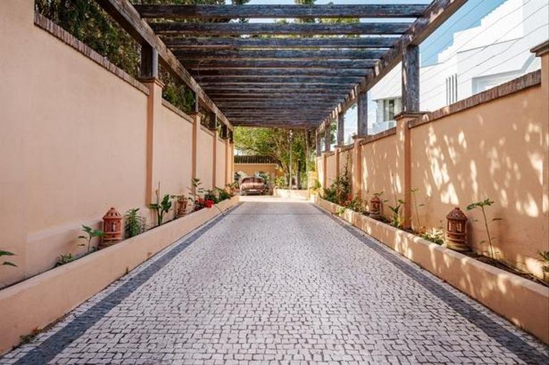 Foto c435706d-ce56-4b2d-af4d-811507bcda51. Chalet with parking pool in El Velerín Estepona