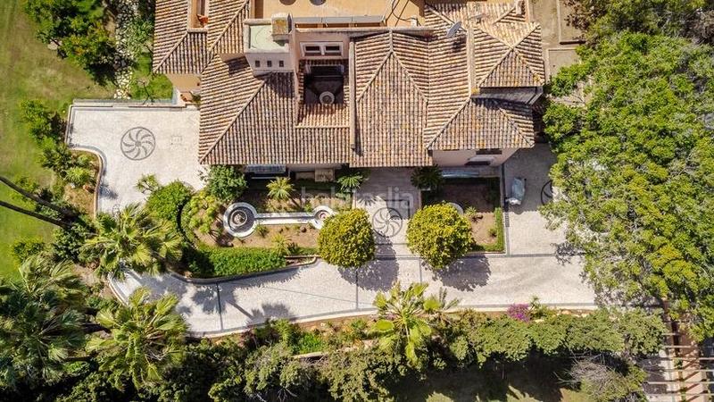 Foto c6088cd2-c08c-45d4-b298-1a5d582f4742. Chalet with parking pool in El Velerín Estepona