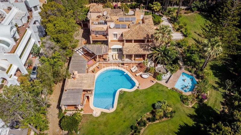 Foto e8123bb1-e3de-4a34-b6e1-af7e95741d03. Chalet with parking pool in El Velerín Estepona