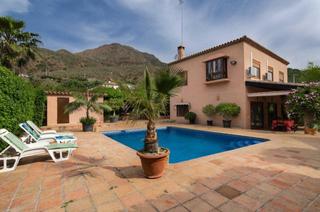 Xalet a Altos de Estepona. Chalet en estepona