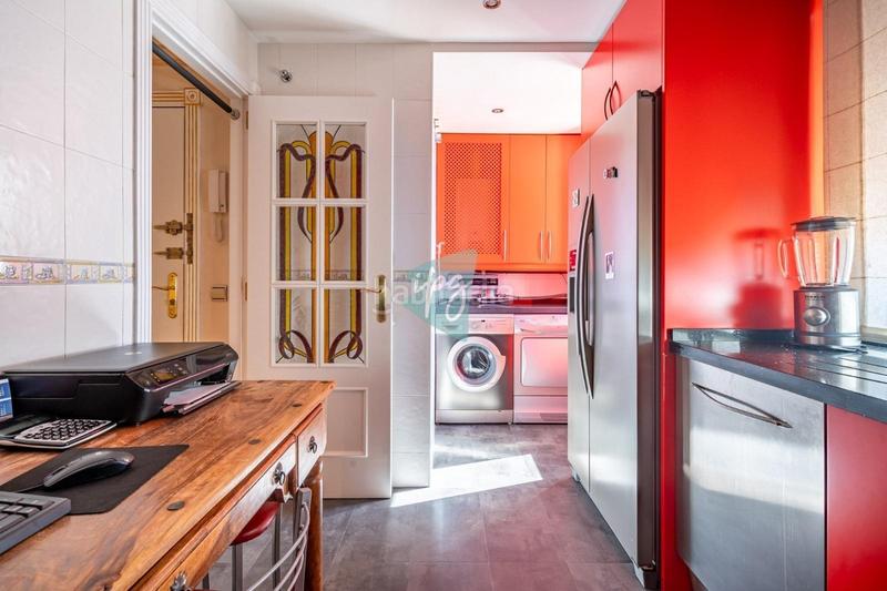 Foto b4bdf303-1187-4808-b35c-987a3efa70e0. Àtic amb aparcament piscina a sierra de Estepona - avda. de andalucía Estepona