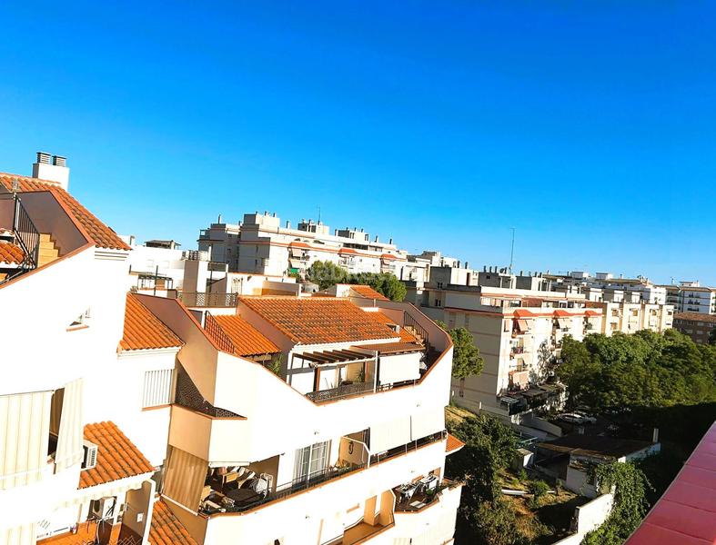 Foto 099f1fe9-b4ce-43df-8877-0262012c38ca. Àtic amb calefacció aparcament piscina a sierra de Estepona - avda. de andalucía Estepona