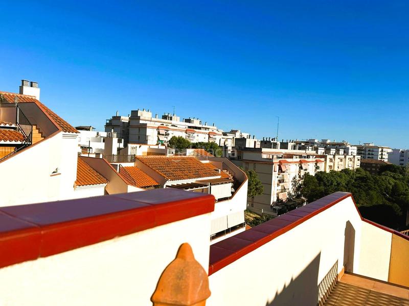 Foto 2063db3b-f636-4b94-bd6d-90d59fe2cdb2. Àtic amb calefacció aparcament piscina a sierra de Estepona - avda. de andalucía Estepona