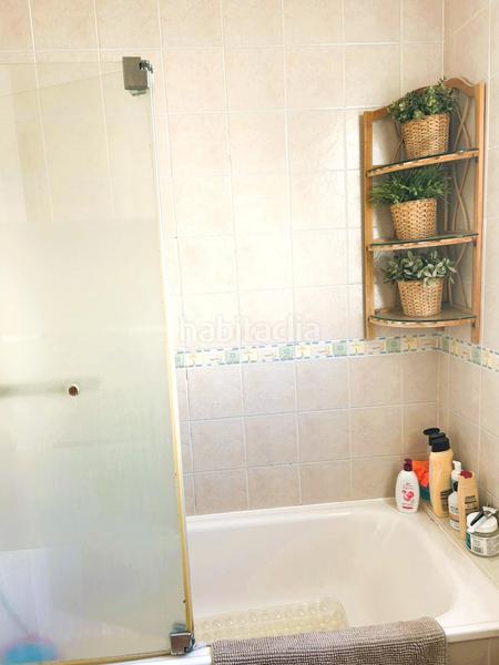 Foto 6bcff118-46aa-4272-ab40-7b3a345aca57. Àtic amb calefacció aparcament piscina a sierra de Estepona - avda. de andalucía Estepona