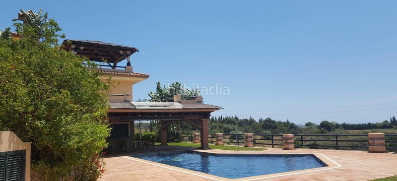 Foto 7687e797-7fad-41a2-ad23-a91d7488a966. Chalet villa dentro en sierra de Estepona - avda. de andalucía Estepona