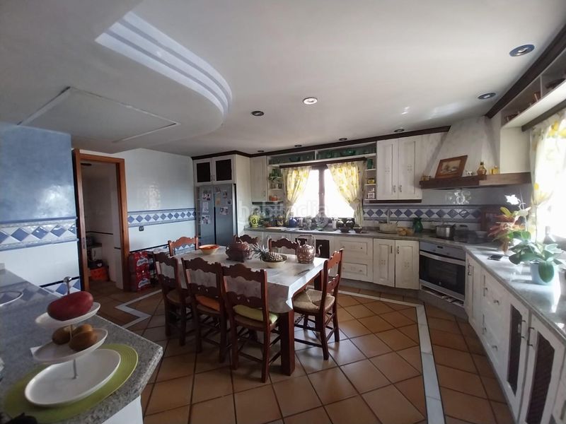 Foto c569c6f3-3a1a-4c28-ac46-483681a48775. Chalet villa dentro en sierra de Estepona - avda. de andalucía Estepona