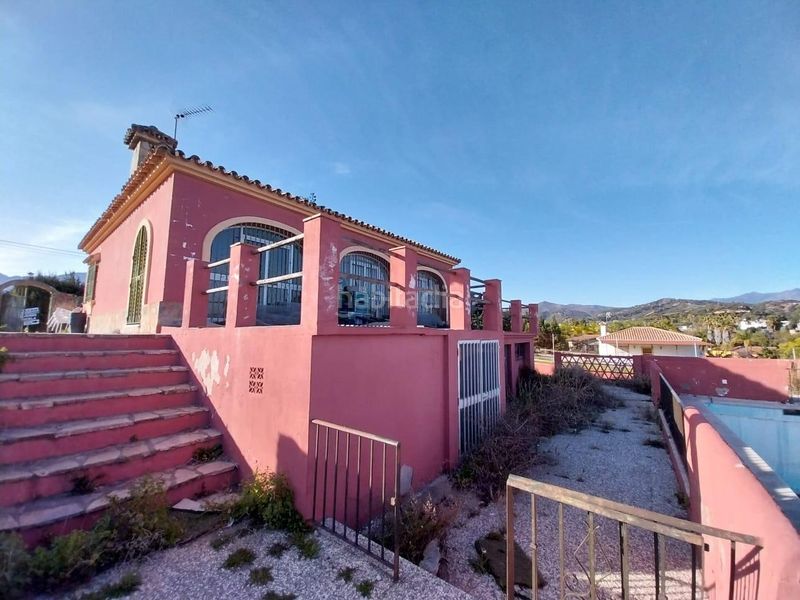 Foto 01d9d450-7cf4-4db6-91e7-5cd5dae319ea. Casa amb aparcament a Los Llanos Estepona