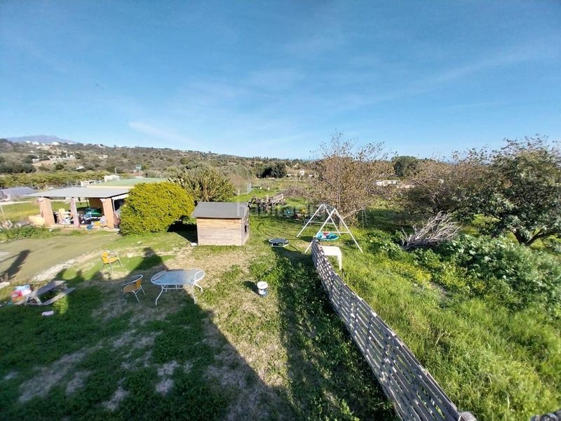 Foto 97a1509d-c4af-4dc5-9b4c-5e6a1e9beea0. Casa amb aparcament a Los Llanos Estepona