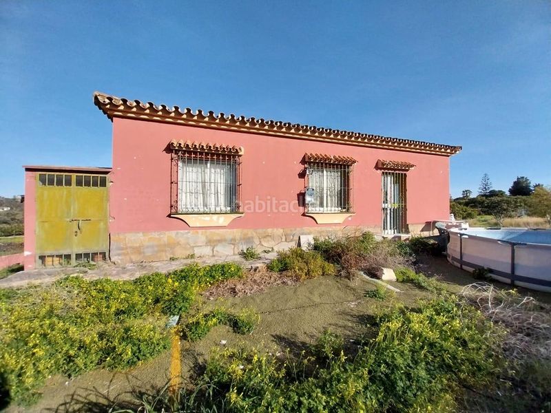 Foto be19ebdb-633f-4539-acf9-bcbf033d3f1e. Casa amb aparcament a Los Llanos Estepona