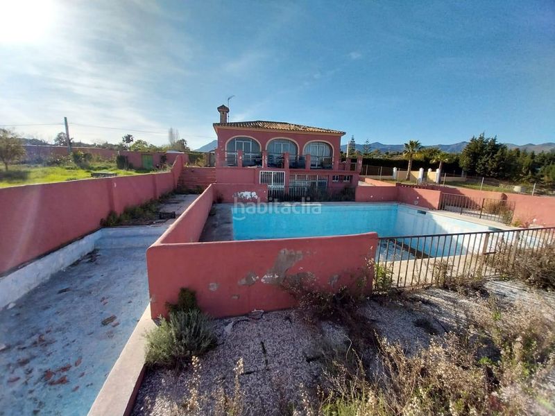 Foto d3944fcf-b6b9-4a47-889e-e0c5223cea07. Casa amb aparcament a Los Llanos Estepona