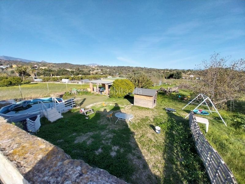 Foto d880da76-6861-42f0-aef4-600b9cb2ed0f. Casa amb aparcament a Los Llanos Estepona