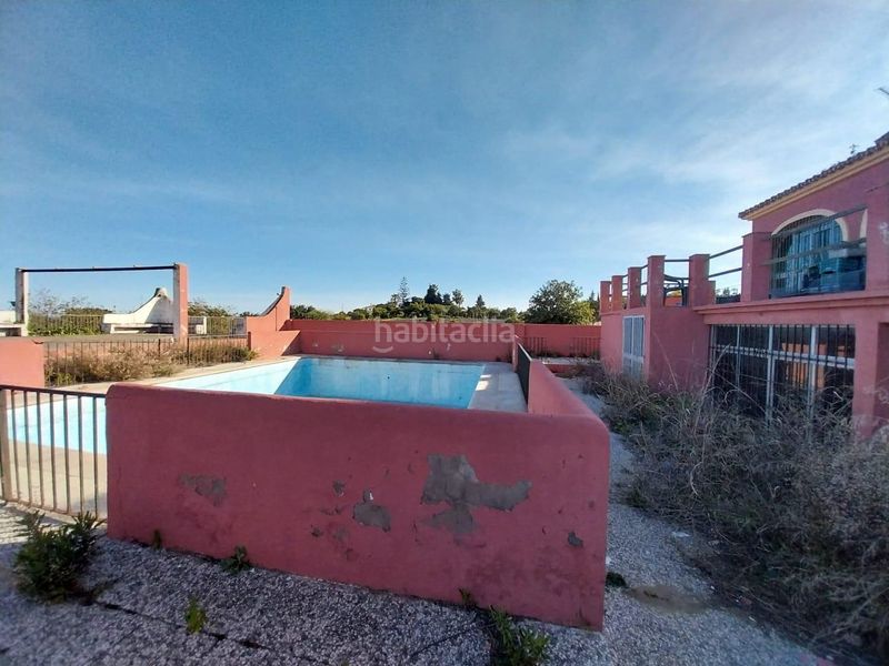 Foto eb0392b4-4128-43dc-a1dd-7a9c7f71435f. Casa amb aparcament a Los Llanos Estepona