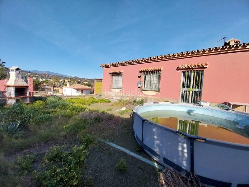 Foto fff02a1b-fa09-4bfe-b654-c81fd7f28e95. Casa amb aparcament a Los Llanos Estepona