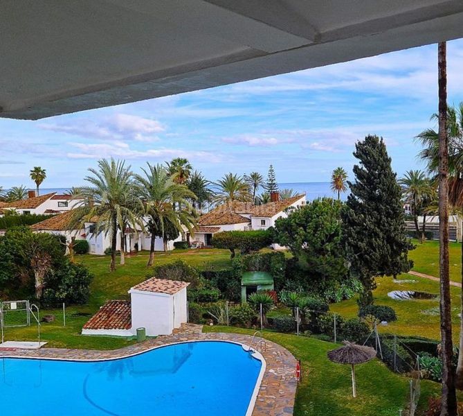 Foto 534971d3-5fd5-423e-93b7-c16f3bb2be56. Estudi amb piscina a Bahía Dorada Estepona