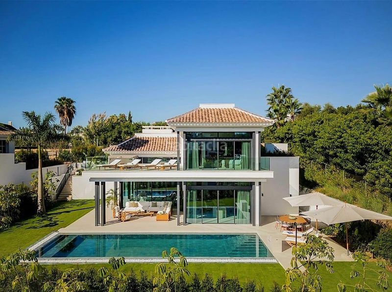 Foto 4c28aceb-4ace-47e8-b1a1-bd3dfbb88cfc. Xalet amb aparcament piscina a lomas de Marbella club Marbella