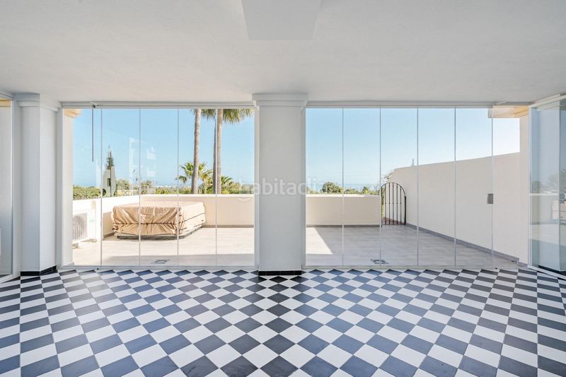 Foto 16c606af-7f50-4596-ac4f-e4d3add1528b. Apartament amb calefacció aparcament piscina a La Concha - Resina Golf Estepona