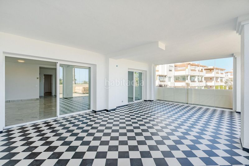 Foto bd9b8c0e-89cf-478b-8959-c038de638e97. Apartament amb calefacció aparcament piscina a La Concha - Resina Golf Estepona