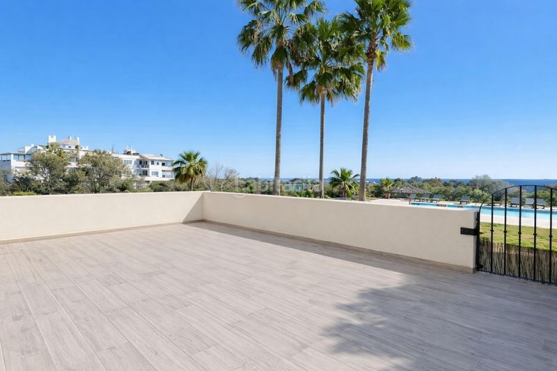 Foto c5d9874b-4fea-4970-aadd-1a9571a3af82. Apartament amb calefacció aparcament piscina a La Concha - Resina Golf Estepona