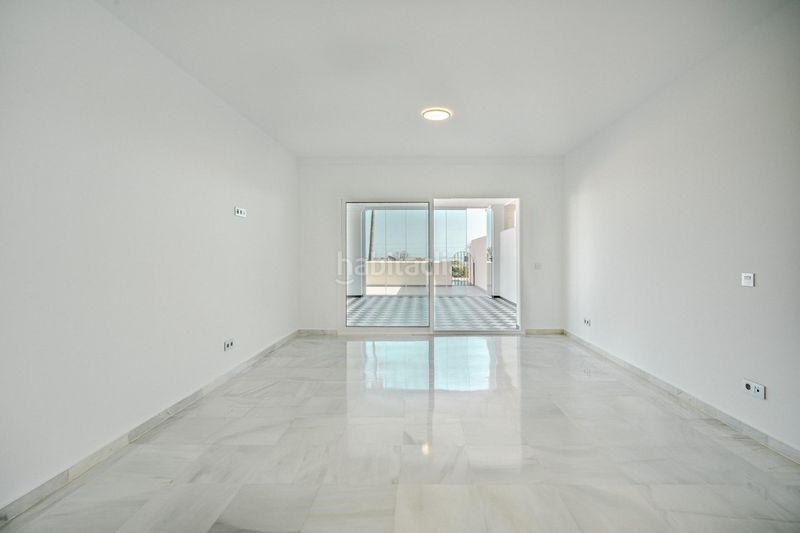 Foto e97a0b9f-7b81-4710-b988-7da373f4b080. Apartament amb calefacció aparcament piscina a La Concha - Resina Golf Estepona