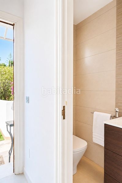 Foto 53926878-d6a8-4ebf-8dd4-5fbf374bb3fc. Casa adossada amb calefacció aparcament piscina a Estepona