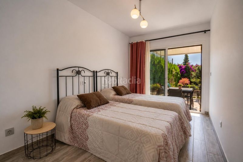 Foto a06d73dd-8778-476a-baa7-a4e30fb4ddfb. Casa adossada amb calefacció aparcament piscina a Estepona