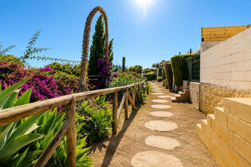 Foto f8c1a352-baa9-42b0-a69b-e766e027e9ab. Casa adossada amb calefacció aparcament piscina a Estepona
