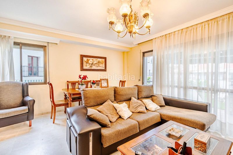 Foto 0d1b9233-3adc-48f4-a287-7984e51818a9. Casa aparellada amb aparcament a Zona Calvario Estepona