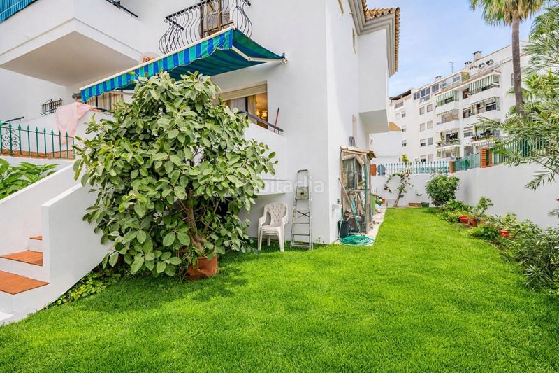 Foto 35bd6012-1f48-401c-a3c9-ea865f0d25f3. Casa aparellada amb aparcament a Zona Calvario Estepona