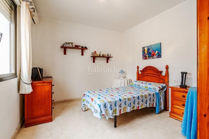 Foto 4a9ba83d-43d8-407c-80d0-cd9c4e895aaf. Casa aparellada amb aparcament a Zona Calvario Estepona