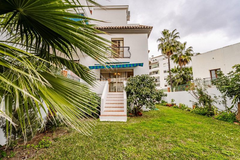 Foto 69c2a795-1497-4d6e-a7ea-b7ec395b9ad1. Casa aparellada amb aparcament a Zona Calvario Estepona