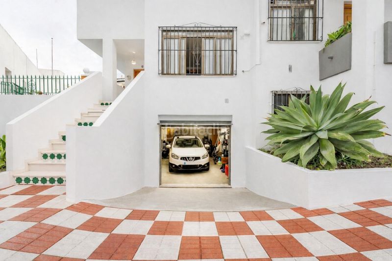 Foto cebcee2b-0dcf-453e-bbcd-d929888fbff7. Casa aparellada amb aparcament a Zona Calvario Estepona