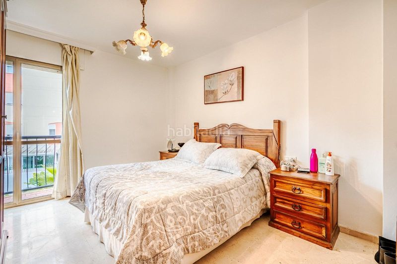Foto e78fe854-66d2-4c64-8efe-391b4788a616. Casa aparellada amb aparcament a Zona Calvario Estepona