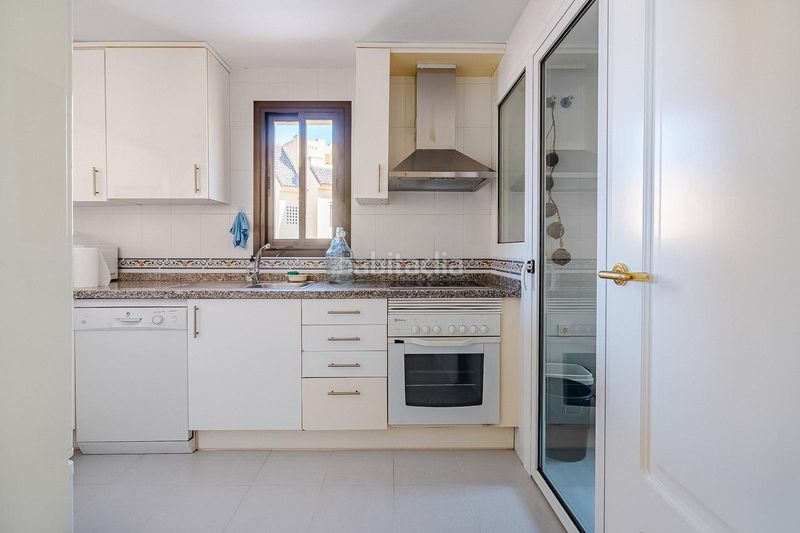 Foto 0622268c-e6eb-49c0-a192-24d5f365210a. Apartament amb calefacció aparcament piscina a Chullera Manilva
