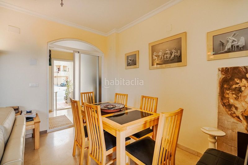 Foto 090ae381-fdaa-4c0a-8898-583b0c0fa97e. Casa aparellada amb calefacció aparcament a Alcorrín Manilva