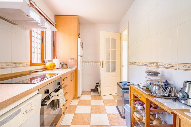Foto 1602b44a-1b2b-42a5-93d6-1262ef92c780. Casa aparellada amb calefacció aparcament a Alcorrín Manilva