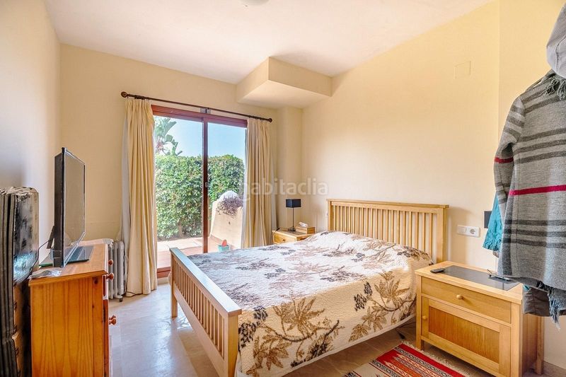 Foto 6a0268d8-1138-442a-b30f-259014d418a0. Casa aparellada amb calefacció aparcament a Alcorrín Manilva