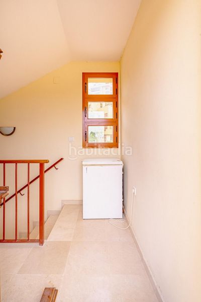 Foto 75a70ac9-d3ce-401b-bd1f-ddc6bf5a9a1e. Casa aparellada amb calefacció aparcament a Alcorrín Manilva