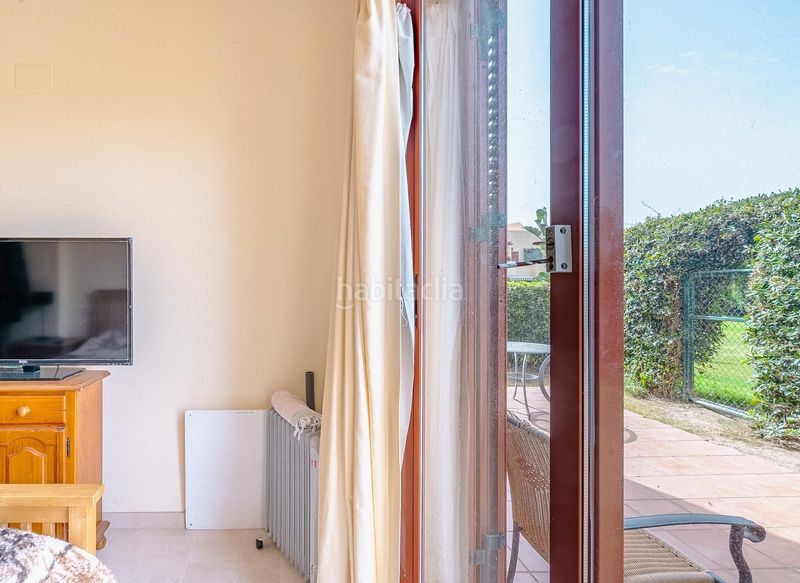 Foto d08223ec-0b1a-4828-8947-51f0e0f5848b. Casa aparellada amb calefacció aparcament a Alcorrín Manilva