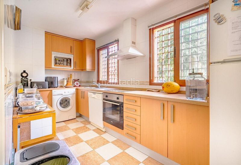 Foto d7ff0c63-c99a-42fc-a844-92f92bcce2b5. Casa aparellada amb calefacció aparcament a Alcorrín Manilva