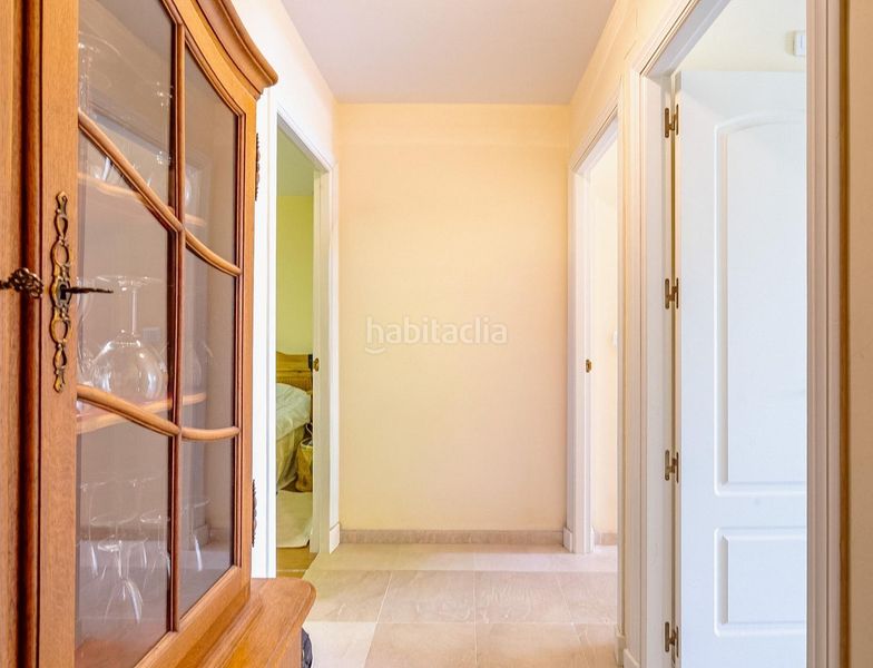 Foto fa5c46ba-da1c-42cb-ae83-96895b6b5301. Casa aparellada amb calefacció aparcament a Alcorrín Manilva