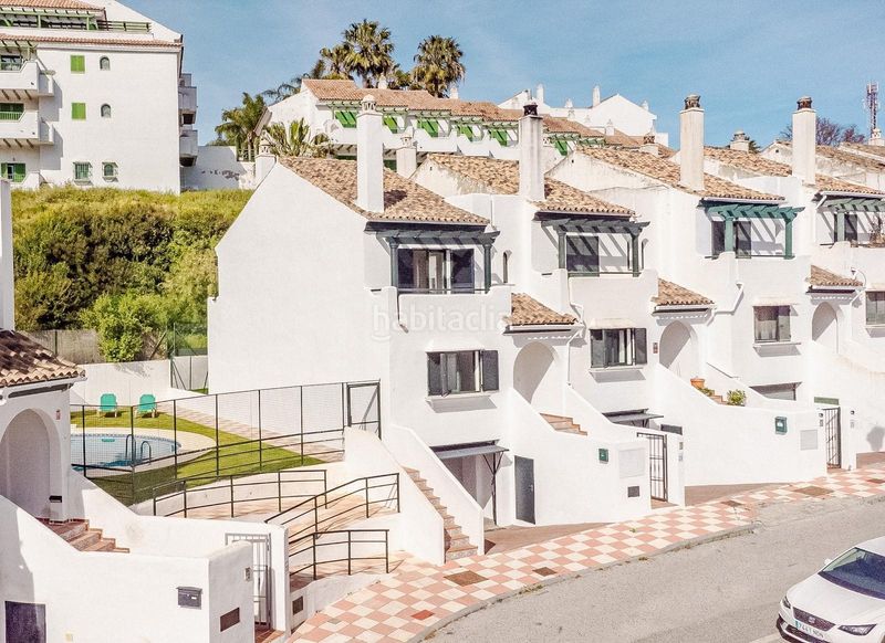 Foto 8617d61f-fc3d-4505-8ec2-bd78309031fb. Casa aparellada amb calefacció aparcament a El Castillo Manilva