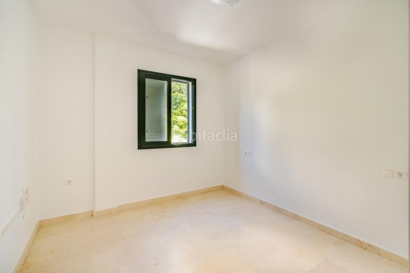 Foto bd690ca4-0ce2-4be0-90f8-c54e32933f64. Casa aparellada amb calefacció aparcament a El Castillo Manilva