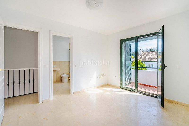Foto e1f6fb65-8751-4765-bca2-d675619e380d. Casa aparellada amb calefacció aparcament a El Castillo Manilva