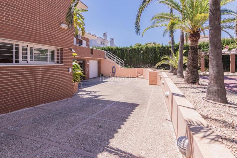 Foto 179ab9ff-5e18-4330-8931-c0396be6565c. Xalet amb xemeneia calefacció aparcament piscina a Benidorm