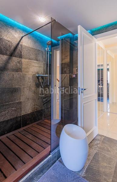 Foto 4dd3482d-4d66-4c3e-9e46-bd515dea8e11. Xalet amb xemeneia calefacció aparcament piscina a Benidorm