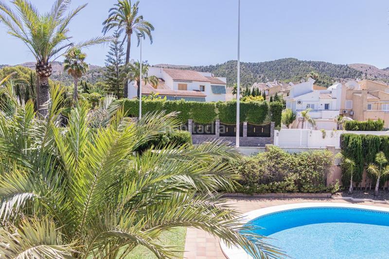 Foto af127381-8364-4a50-a4bc-8f7548f2af96. Xalet amb xemeneia calefacció aparcament piscina a Benidorm