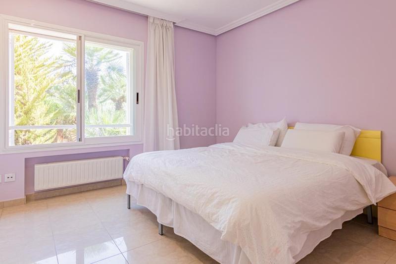 Foto c7e9b39b-2d5d-4676-ade2-0536598c55a1. Xalet amb xemeneia calefacció aparcament piscina a Benidorm