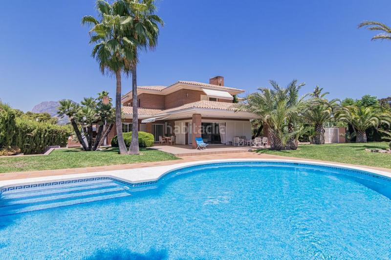Foto d7176f55-4770-41c5-8dd5-a183a6318f4f. Xalet amb xemeneia calefacció aparcament piscina a Benidorm