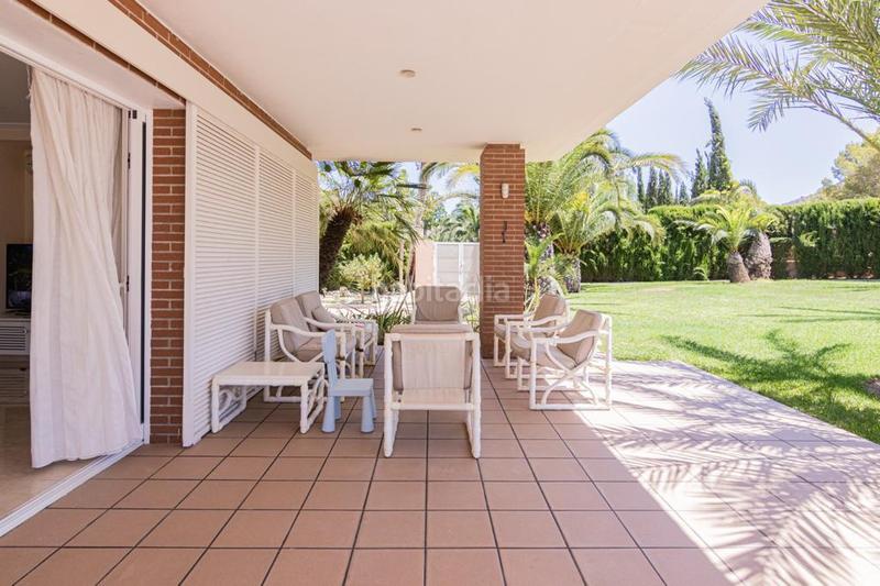 Foto df430331-8012-45d7-b05f-a72ddaa3f343. Xalet amb xemeneia calefacció aparcament piscina a Benidorm